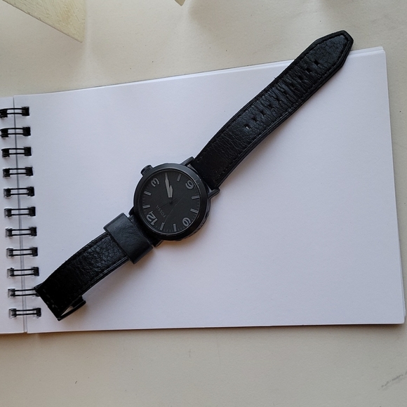 Fossil black leather watch - Picture 1 of 1
